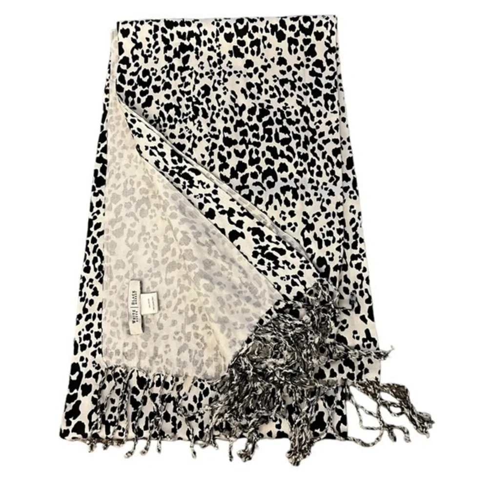 NWOT WHITE HOUSE BLACK MARKET WHBM Oversized Black & White Animal Print Scarf